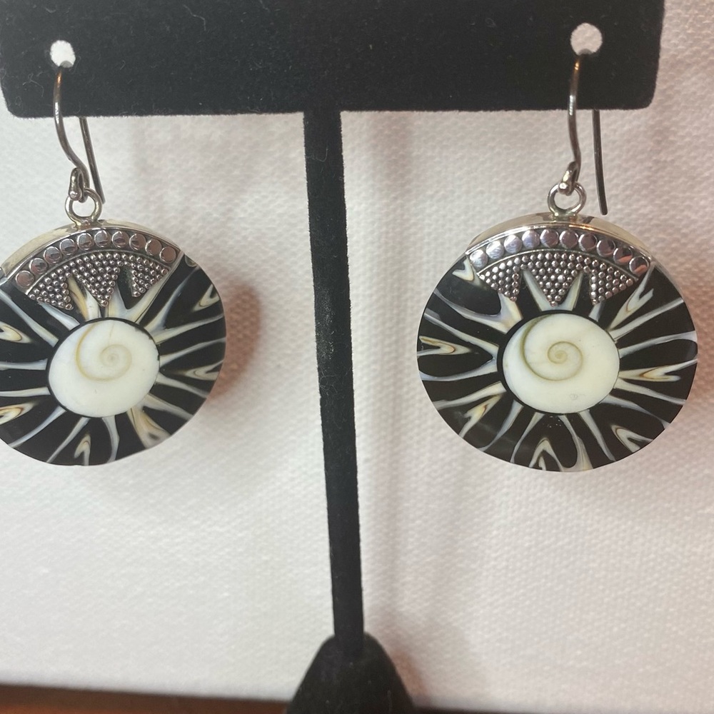 Silver Shell earrings - Picture 4 of 7